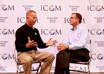 Mark Taylor interviews Mike Schrage (left).